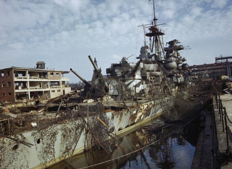 File:Kiel Harbour, Germany, 19 May 1945 TR2882.jpg 