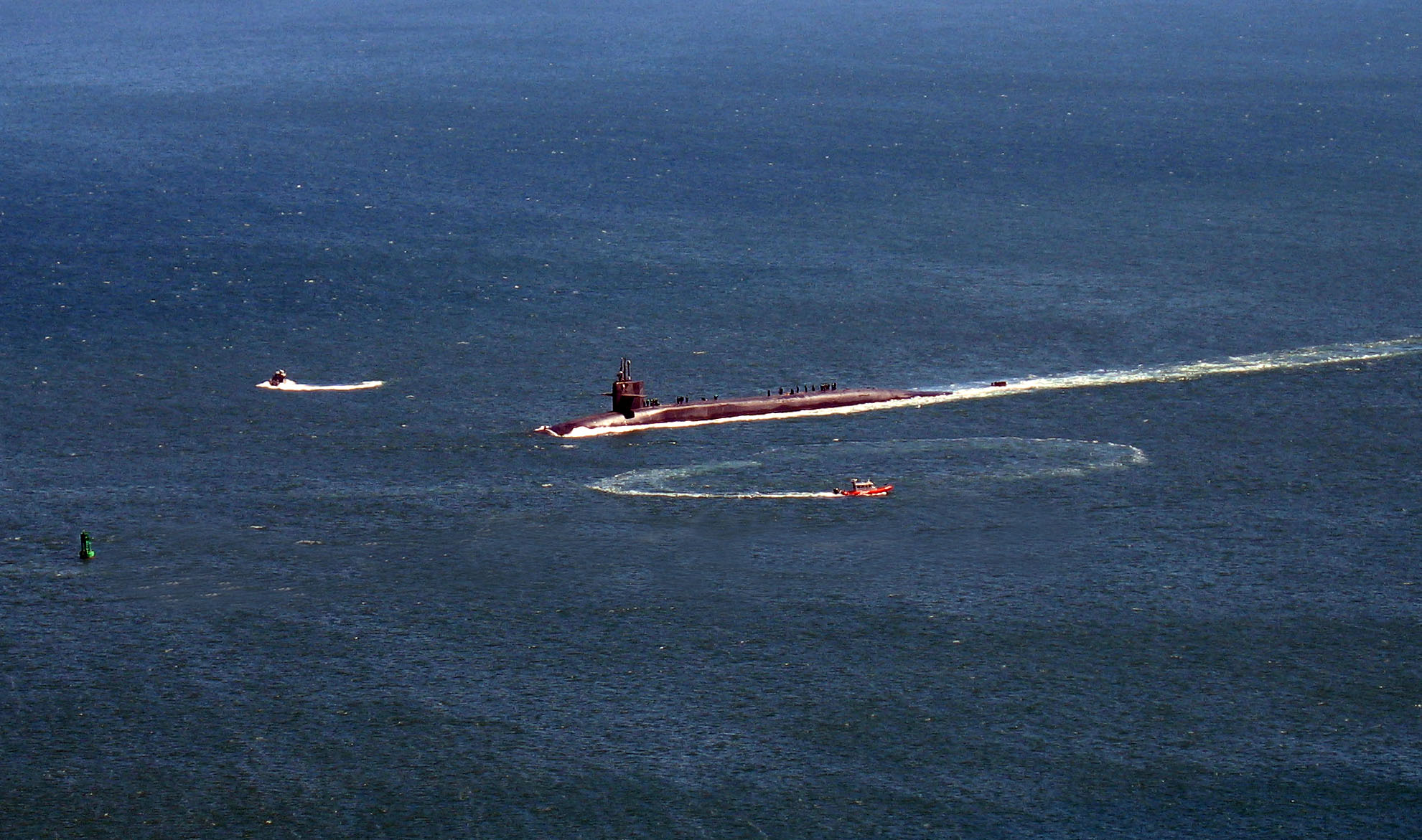 Los_Angeles_Class_Attack_Submarine_entering_San_Diego.jpg