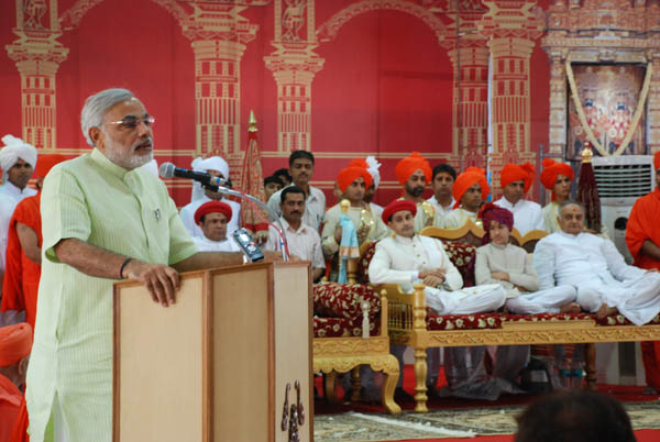 File:Modi Dharmakul Vandana Mahotsav.jpg