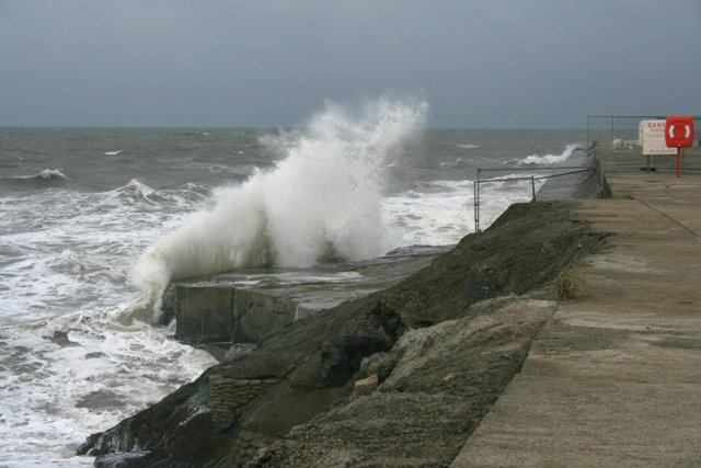 File:North Gare Breakwater - geograph.org.uk - 568530.jpg