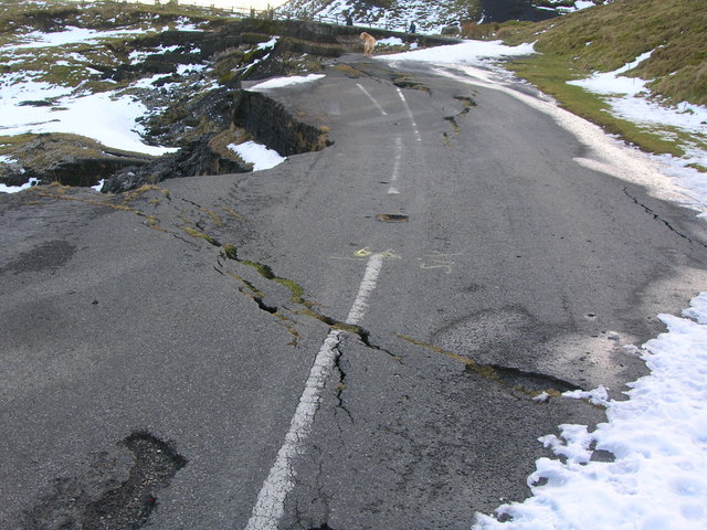 File:Pedestrians only - geograph.org.uk - 1161487.jpg