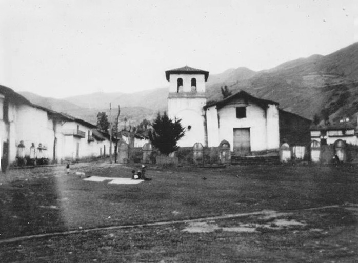 File:Plaza de Chacas - 1932.jpg