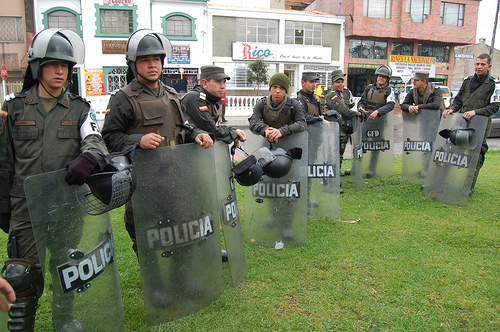 File:Placa de la Policía Nacional de Colombia (6053909164).jpg - Wikimedia  Commons