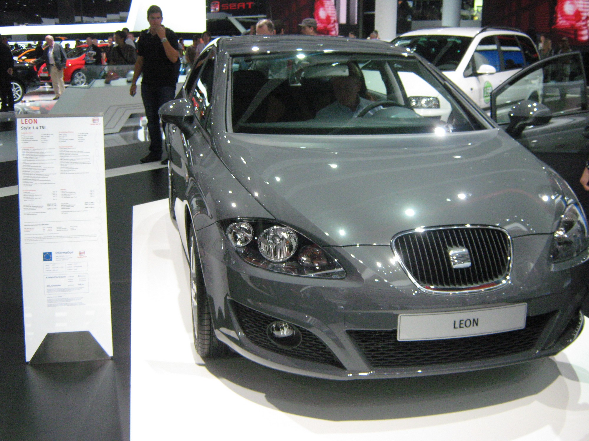 File:Seat Leon 1P Facelift.JPG - Wikimedia Commons