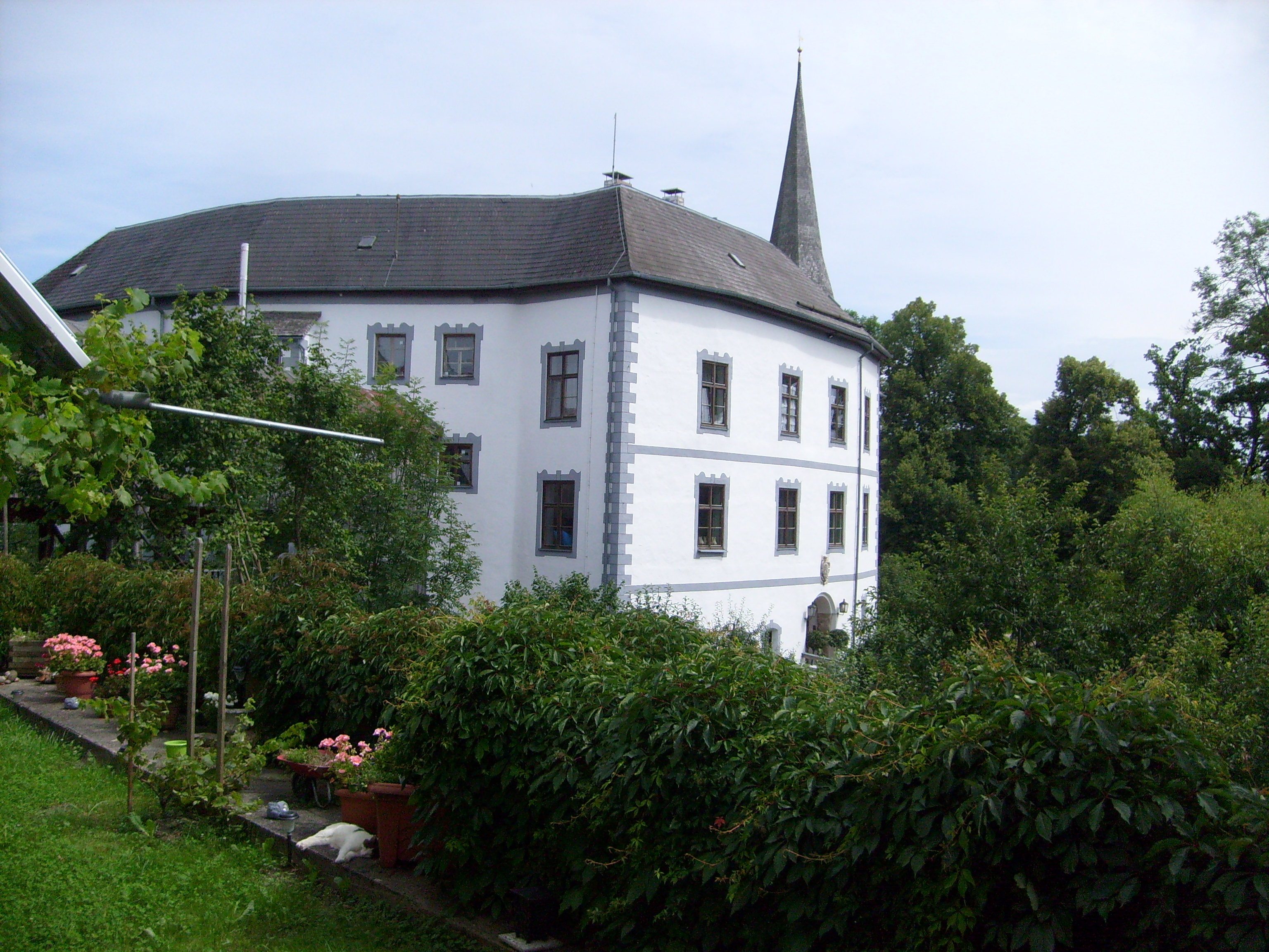 Schloss Pertenstein Traunreut Chiemgau.jpg. 