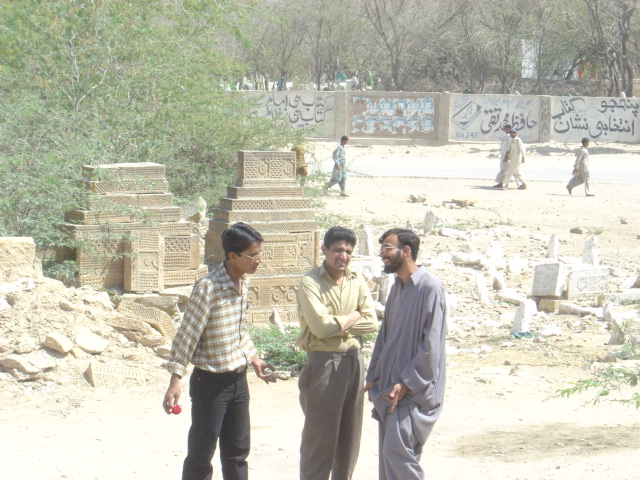 File:Shrine of Pir Mangho (Manghopir) 26.JPG