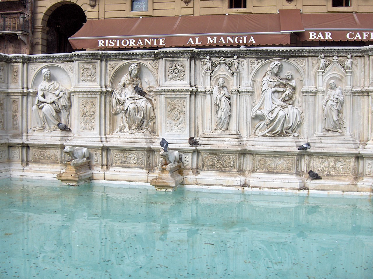 Siena.Campo.Gaia.fountain02.jpg