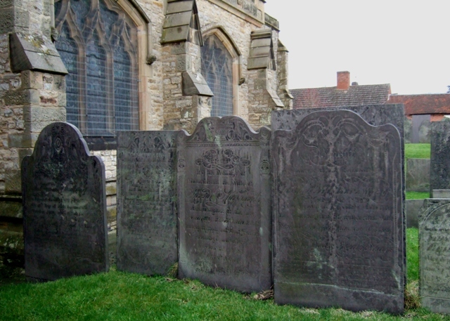 File:St Mary's churchyard - geograph.org.uk - 1121035.jpg