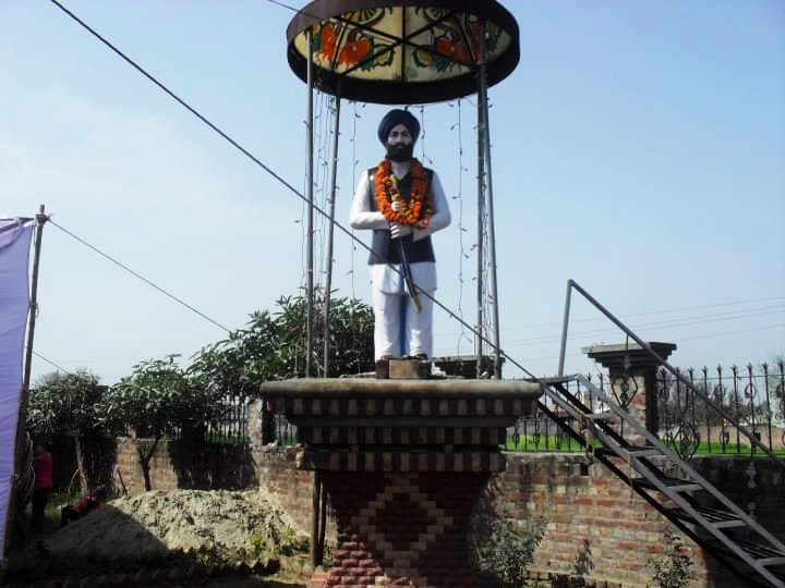 File:Statue of Martyr Kishan Singh Gargaj.jpg