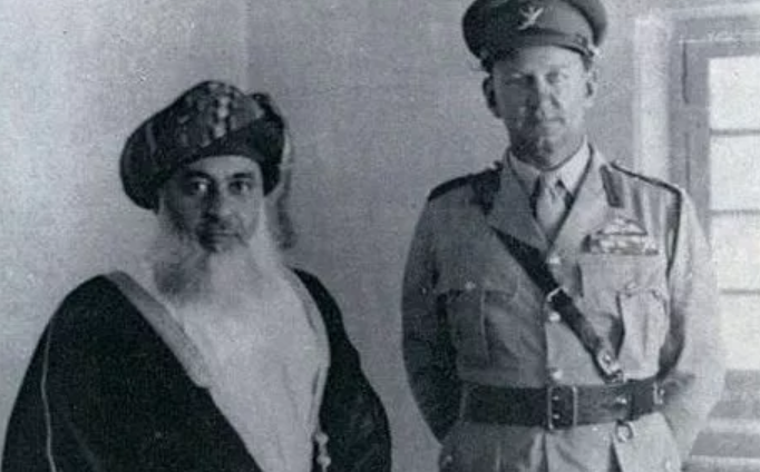 File:Sultan Said bin Taimur of Muscat and Colonel David Smiley of the British Army.png