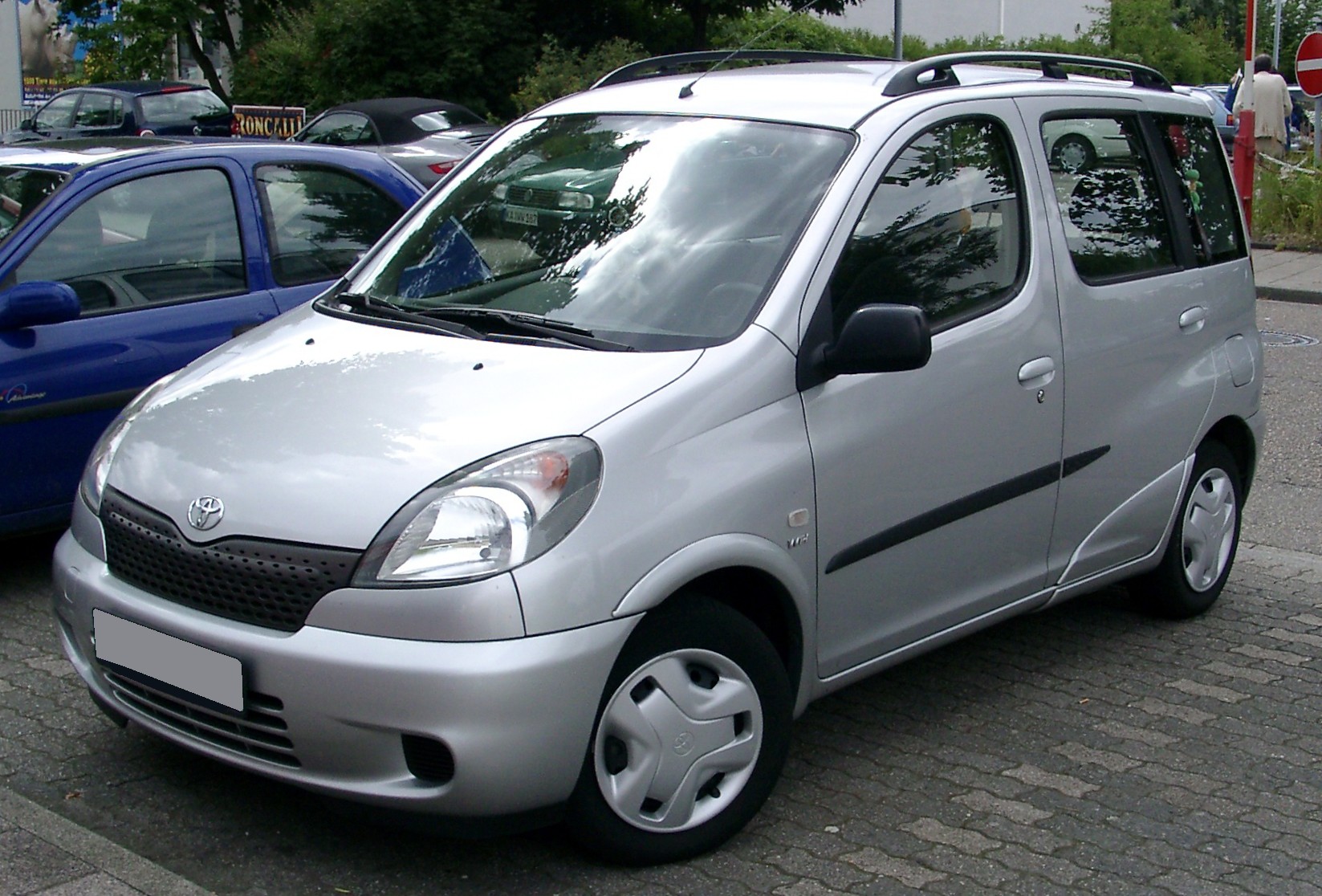 toyota yaris minivan