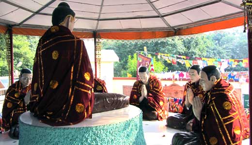 File:Varanasi Gazellenhain Buddhas erste Predigt.jpg