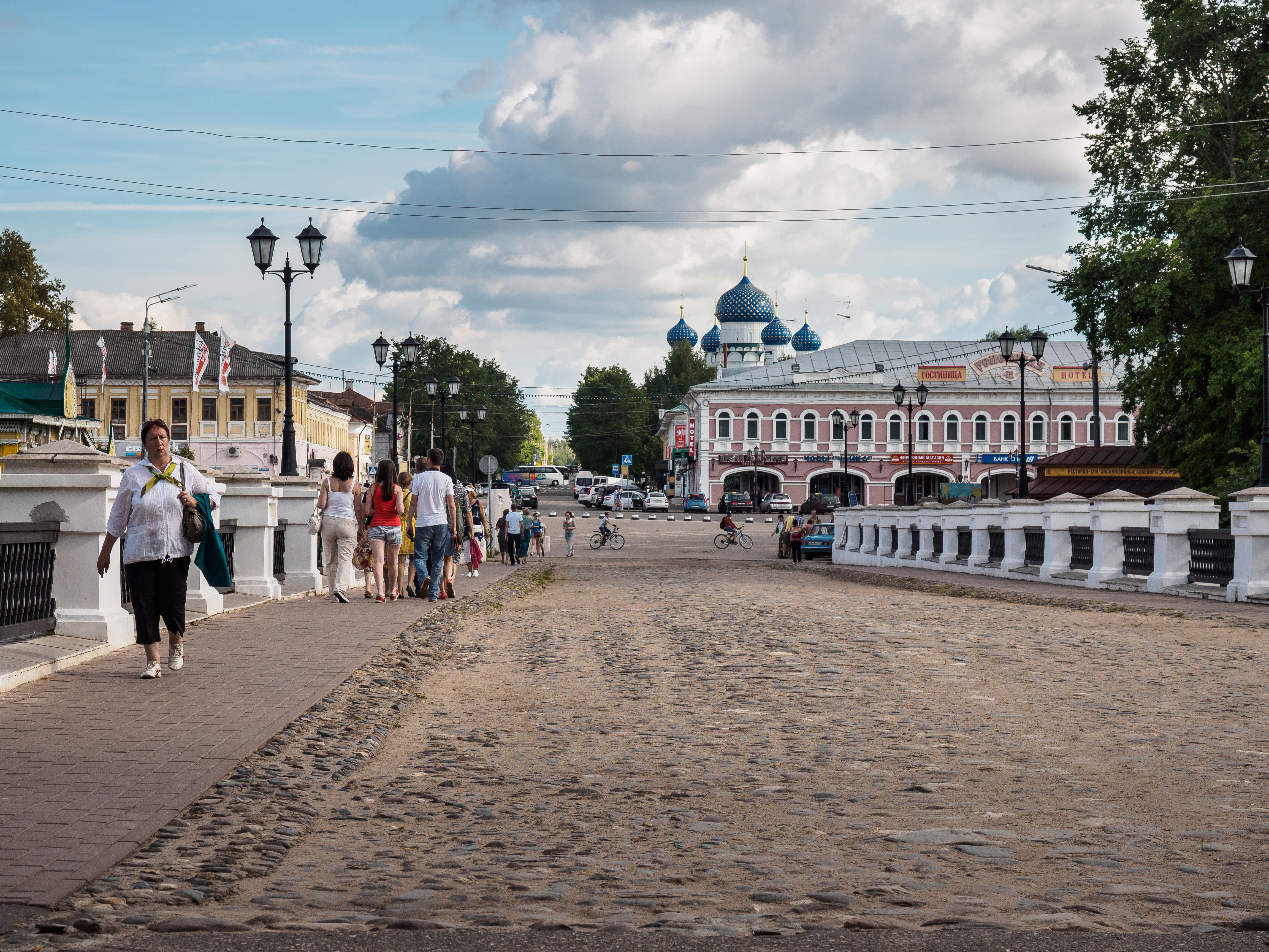 Камеры никольского. Никольский мост Углич. Соборная площадь Углич. Углич площадь города. Никольский Соборный мост Углич.