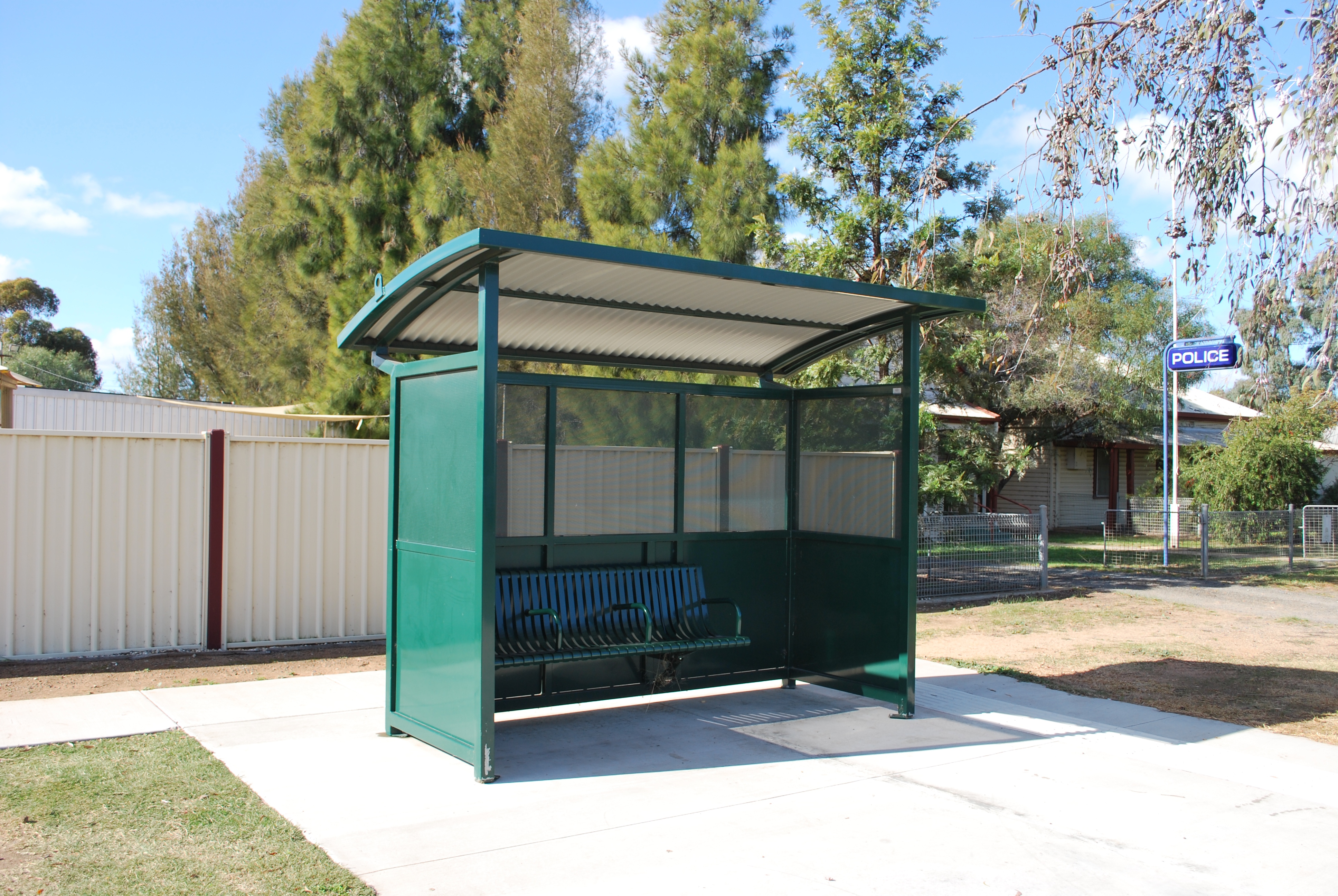 File:Berrigan Bus Stop Shelter.JPG - Wikimedia Commons