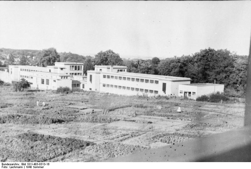 File:Bundesarchiv Bild 101I-403-0313-16, Frankreich, Firmengebäude.jpg