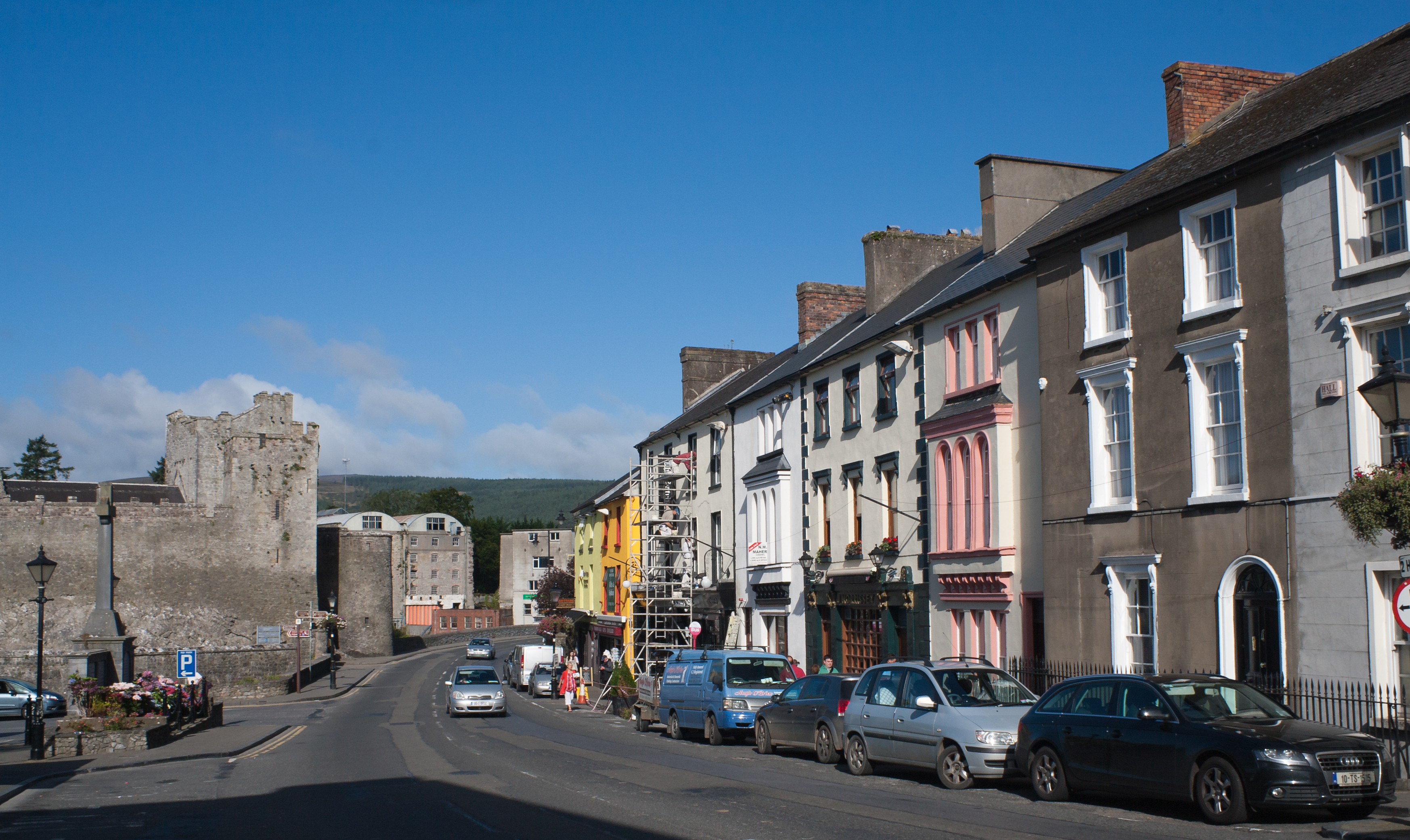 Castle street. Улица Кастл. 124 Castle Street. Cahir Connel Fort co. Clare. Уликрым 2012 улицы.