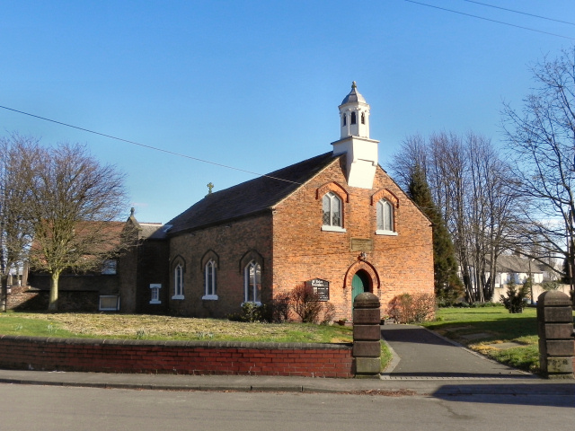 File:Church of St Helen, Hollinfare - geograph.org.uk - 2314335.jpg