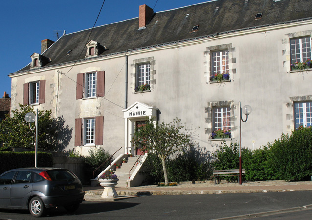 File:Cussay-mairie.JPG