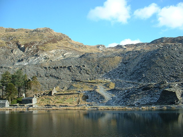 File:Cwmorthin Quarry - geograph.org.uk - 337186.jpg