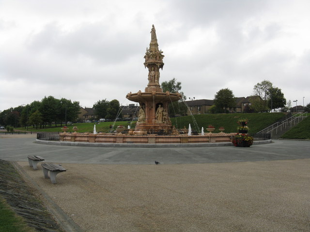 File:Doulton fountain, Glasgow Green - geograph.org.uk - 4173999.jpg