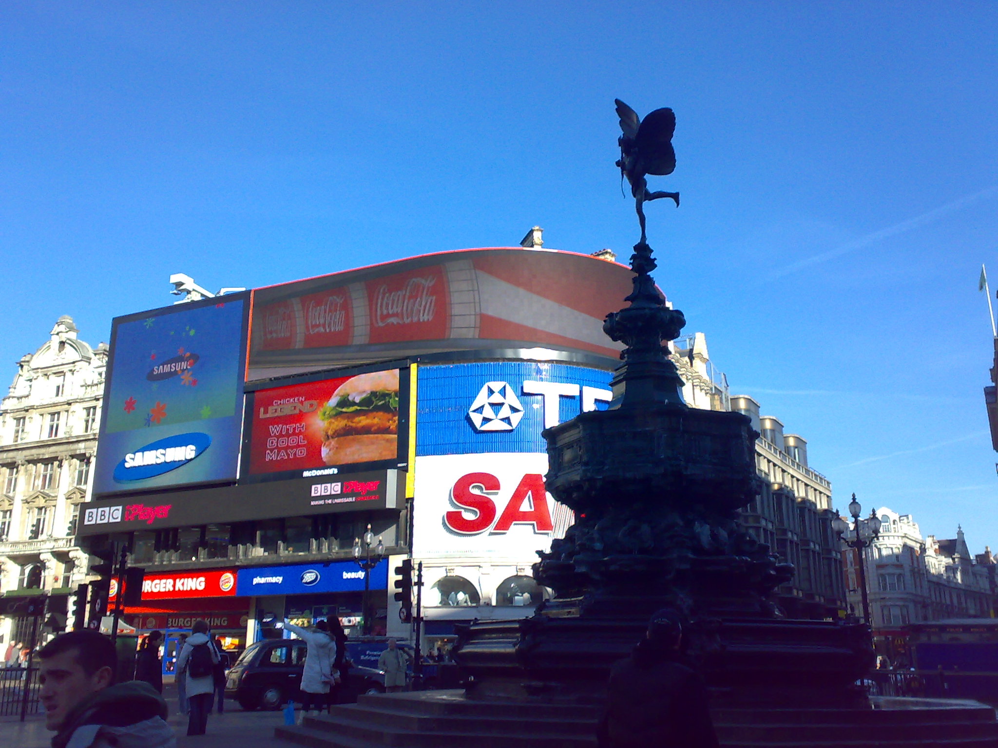 File:Eros statue at Piccadilly Circus.jpg - Wikimedia Commons