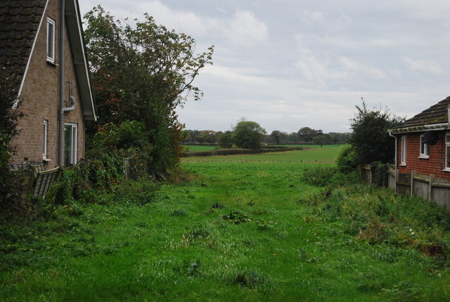 File:Field on the edge of Barnham Broom - geograph.org.uk - 4257424.jpg