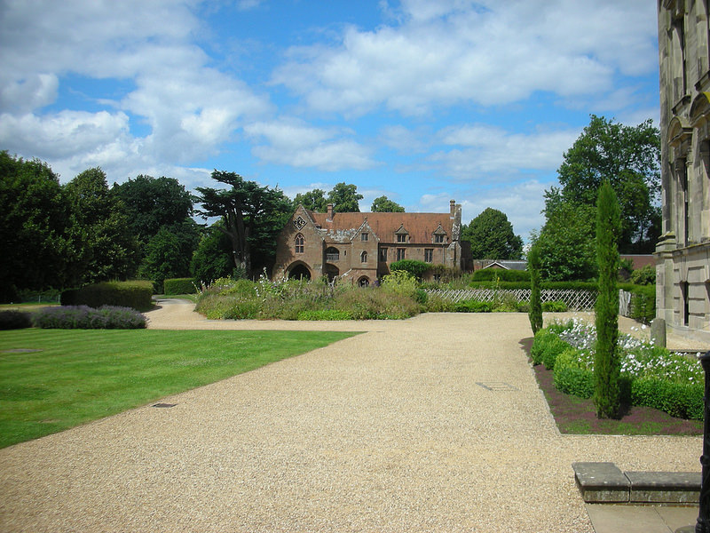 File:Gatehouse, Stoneleigh Abbey (geograph 4118799).jpg