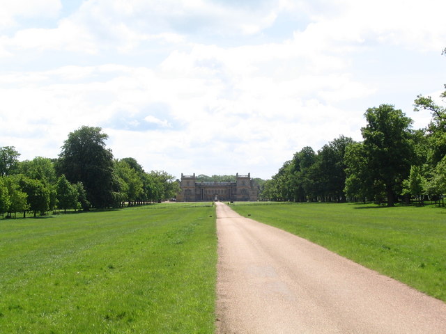 File:Grimsthorpe Castle - geograph.org.uk - 176243.jpg