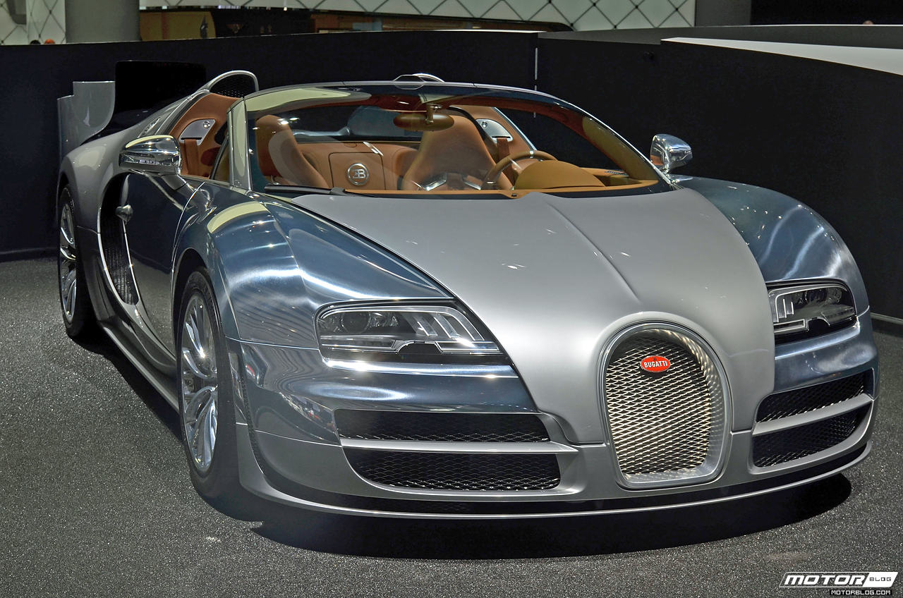 Bugatti производитель. Bugatti Veyron Jean Bugatti. Bugatti Veyron 2013. Бугатти Вейрон Старая. Бугатти Вейрон Москва 2013.