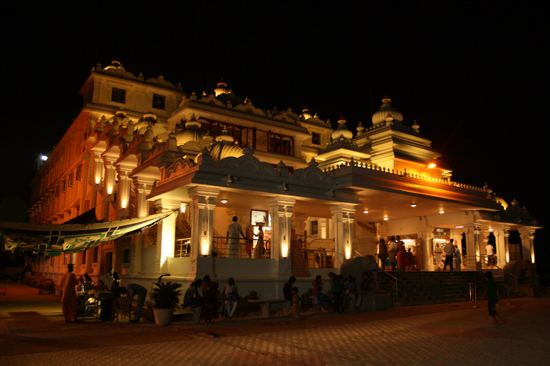 File:Iskcon Temple Chennai.jpg - Wikimedia Commons