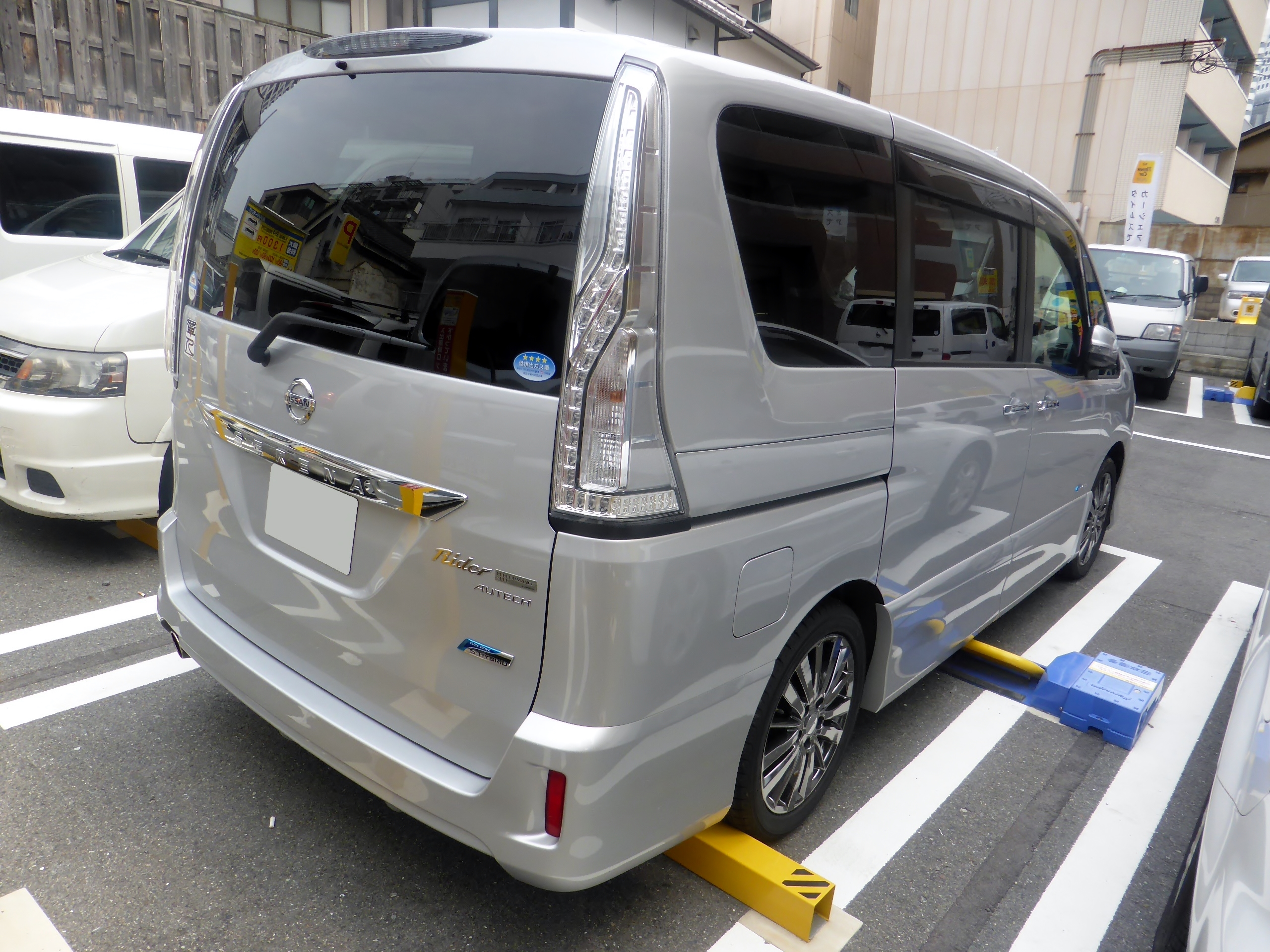 ファイル:Nissan SERENA Rider S-HYBRID (C26) rear.JPG - Wikipedia