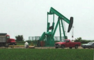 File:Oil well3419.jpg