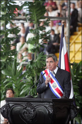 File:Oscar Arias 8p050806kh-0829-398v.jpg