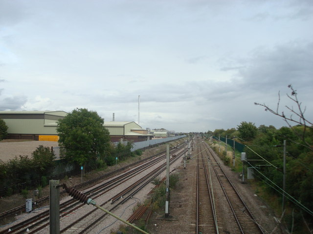 File:Railway lines at Dagenham East - geograph.org.uk - 1472532.jpg