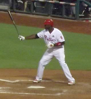 File:Ryan Howard relaxes before pitch.JPG