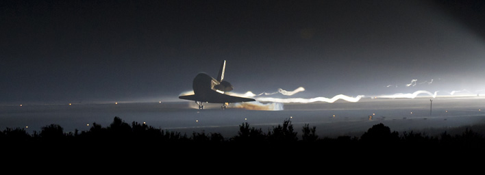 File:STS-135 landing.jpg