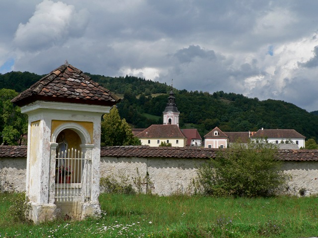 File:Sticna Abbey.JPG