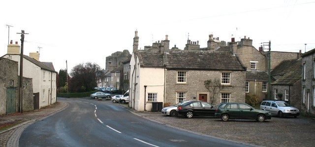 File:The top of the town - geograph.org.uk - 1032783.jpg