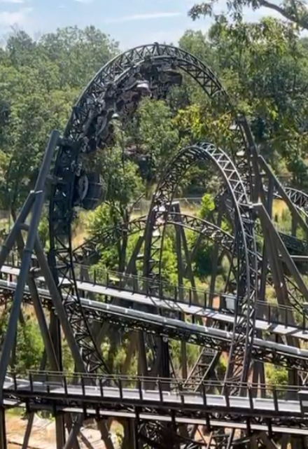 Fourth-dimension roller coaster - Wikipedia