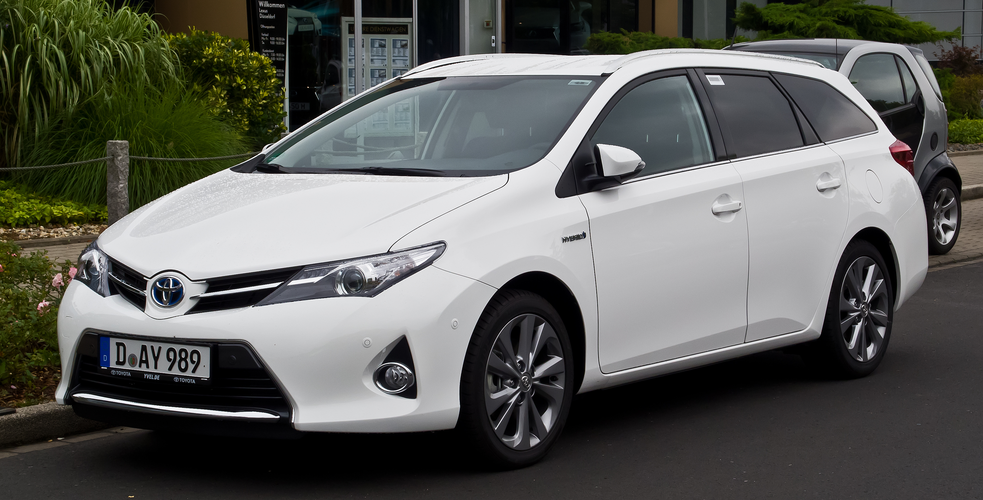 toyota auris ibrida wiki #4