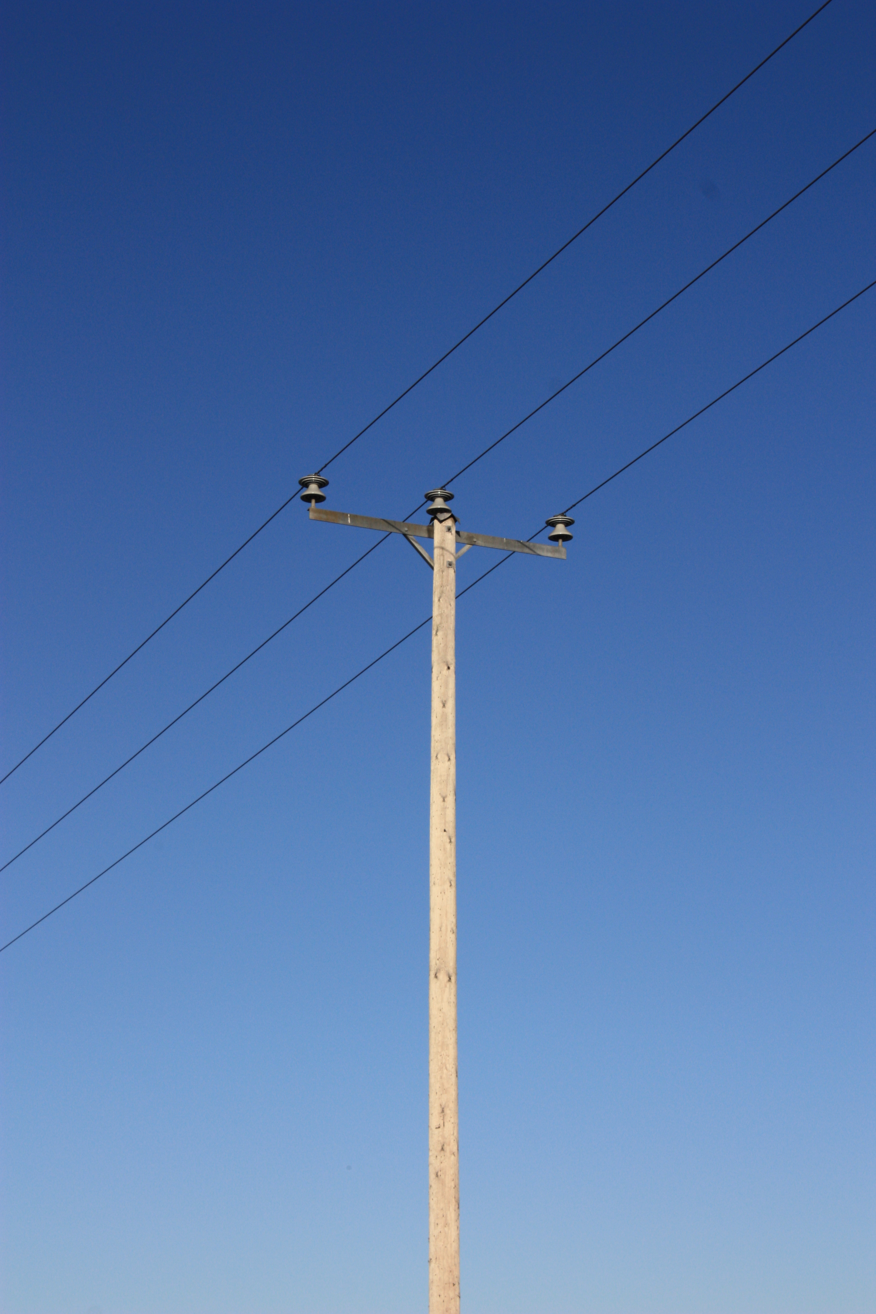 Big poles. Электрические столбы. Столбы электрические железобетонные. Электрические провода на Столбах. Столб для электричества.