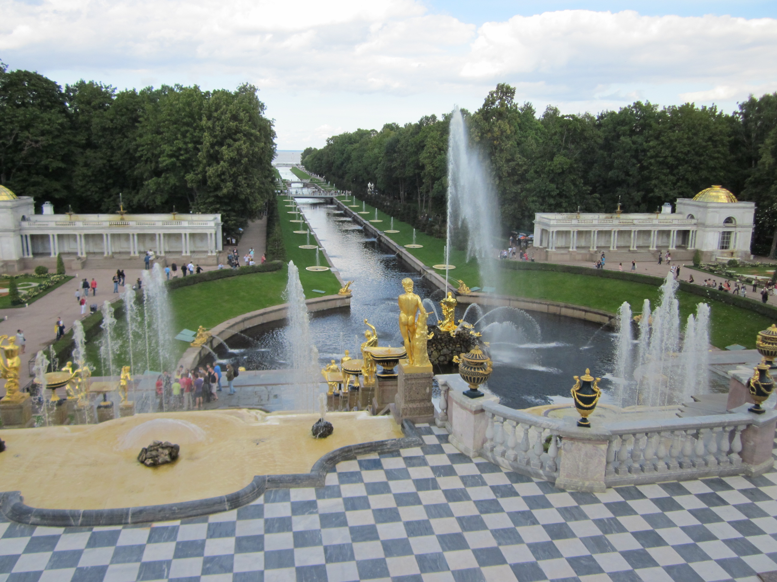 Репертуар каскада в петергофе. ВМК 1 Петергоф. Гроты большого каскада Петергофа. Жилой комплекс Петергофский Каскад.