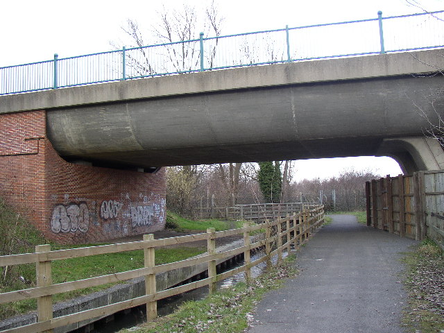 Aqueduct carrying the Basingstoke Canal over the Blackwater River - geograph.org.uk - 113518