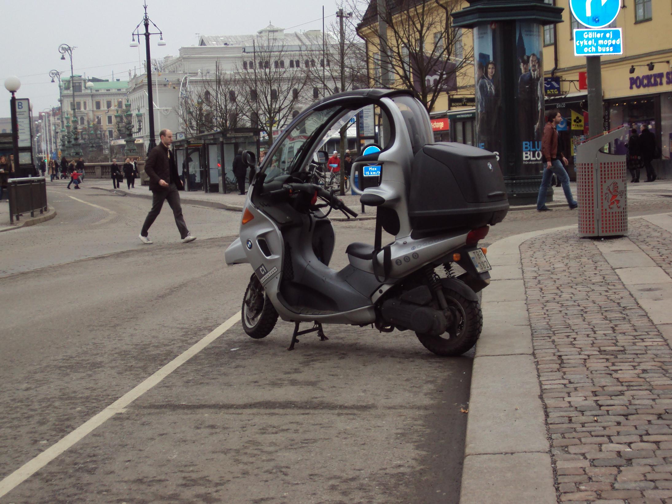 BMW c1 с коляской