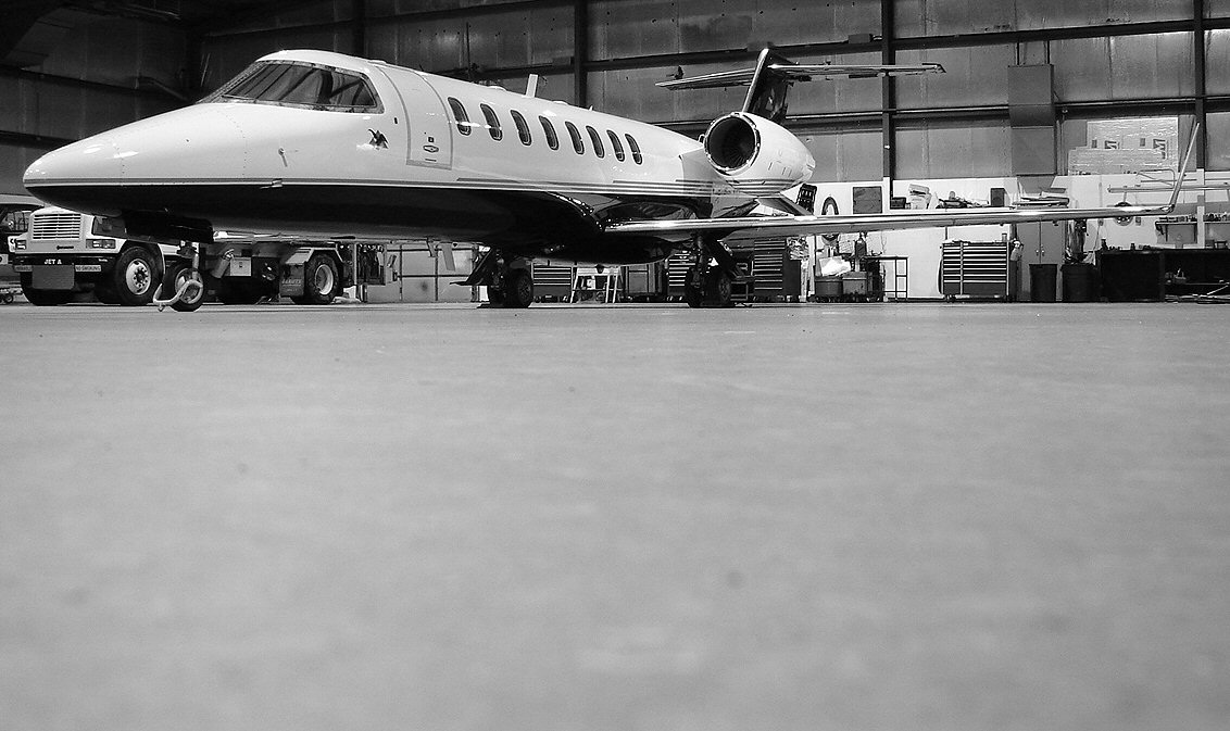 Black and white hangar rest (380022709).jpg