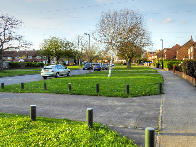 File:Blandford Road South, Slough - geograph.org.uk - 4434702.jpg