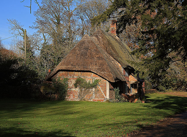 File:Breamore Cottage - geograph.org.uk - 623908.jpg