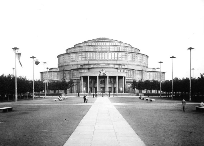 File:Bundesarchiv B 145 Bild-P011862, Breslau, Jahrhunderthalle.jpg