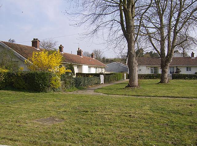 File:Bungalows at Geldeston - geograph.org.uk - 982361.jpg