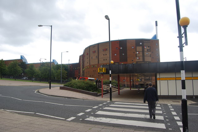 File:Byker metro and Byker wall, Newcastle upon Tyne - geograph.org.uk - 1467065.jpg